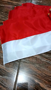 BENDERA TANGAN MERAH PUTIH