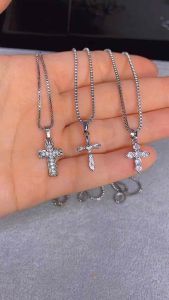 Kalung Liontin Permata Salib Titanium wanita