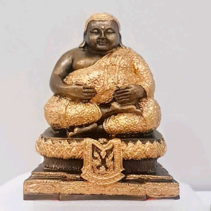 พระสังกัจจายน์ เทพแห่งความอุดมสมบูรณ์ ฐาน 6.5 นิ้ว สูง 7 นิ้ว เนื้อมวลสารแร่เหล็กน้ำพี้ จากบ่อเหล็กน้ำพี้ จ.อุตรดิตถ์