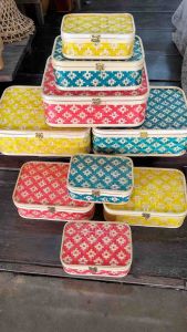 กล่อง ใส่ของขวัญ ขนม ผลไม้ ใส่เครื่องสังฆทาน กล่องอเนกประสงค์ มีตัวล็อกเกี่ยวปิด