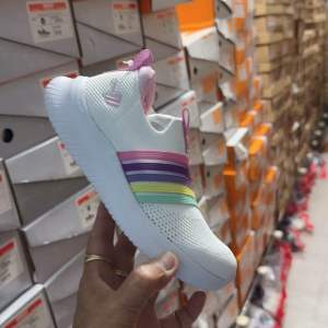 รองเท้าผ้าใบเด็กแบบสวมแบรนด์ 100% รูปแบบ GH 876 สีชมพู/เทา/ดำ/ขาว 31-36 ราคา 590 ฿ เกรดพรีเมี่ยมลิขสิทธิ์แท้ บาโอจิ