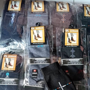 kaos kaki pria dewasa panjang sebetis sudah di kemas rapi