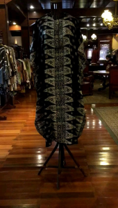 Set Kaftan + Masker by Dian Pelangi ORIGINAL Setelan Busana Muslim Baju Gamis Abaya Gaun Outfit Busui Batik Viscos Wanita Hijaber Cantik Anggun Modis Modern Elegan Mewah Model Arabian Batwing Terbaru Motif Cap Hand Made Kekinian