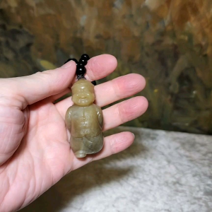 Gegegems Collection premium Nephrite caramel brownish hand carved 3 dimensional God of Wealth in Qing Dynasty costume (Real Estate God of Wealth) Jade handheld (with certificate) [Natural Crystal] 和田玉且末全糖手工立体圆雕清装财神(地主财神)手把(带证书)