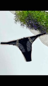 G9 กางเกงในจีสตริงสีดำ ผ้าซีทรูบาง มีลายจุดเล็กๆ ในเนื้อผ้า แต่งลูกไม้และขอบยางสีเนื้อ ผ้ายืดได้ L เอว 30 ยืดได้ 44 นิ้ว *ท่านชายใส่ไม่ได้