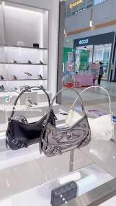 Túi C N K Kẹp Nách Đeo Chéo Form Cứng Cáp Chuẩn Hãng Size 26cm (Auth Tuồn)