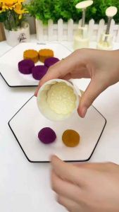 花朵月饼模 50克 (1套4个模具) Flower Mooncake Mold  中秋节就要到了，赶快入手一个月饼模具吧！自己动手做月饼干净又卫生还特别方便#月饼模具 #好物分享#