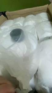 ยกลังด้ายฟู หลอดใหญ่ สีขาว (ออฟไวท์) สีดำราคายกลัง 24 ลูก 1 หลอด น้ำหนักเฉลี่ย 7-7.5 ขีด