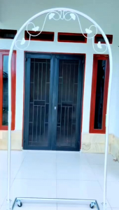 Tiang Ayunan Bayi Ukiran Tanpa Roda: Desain Tradisional & Kompak