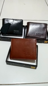Dompet Kulit 3 Dimensi 4 Ruang / Dompet Kulit Red Tab Lokal Pride Lembut Tahan Panas