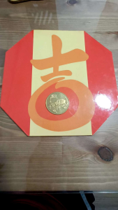 Pre-owned 1995 Pig year CNY 4 phone cards/Pig Medallion token on hard cardboard for sales good condition no damages   *Jointly Issued by The Singapore Mint/Singapore Telecom   *Actual pictures taken not from library photos    *Medallion Material : Copper