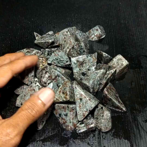 batu badar api/bongkahan batu akik badar api(reaktiv UV) /natural yooperlite/batu akik
