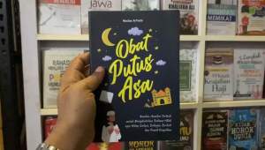 OBAT PUTUS ASA: Amalan-Amalan Terbaik untuk Menghadirkan Rahmat Allah agar Hidup Sukses Bahagia Berkah dan Penuh Keajaiban