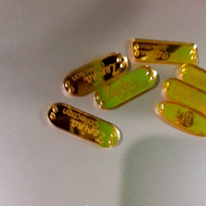 Label Akrilik Untuk Gamis Dan Hijab Warna Gold 1000 pcs packing Free Buble wrap