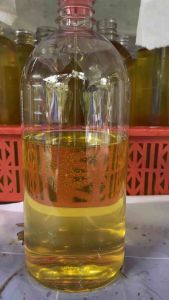 Dầu dừa Bến Trenấu theo phương pháp truyền thống không chất bảo quản.1000ml