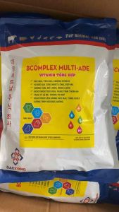 BCOM MULTI-ADE Trợ Sức Vỗ Béo Mượt Lông Tăng Tính Thèm Ăn Chống MổCắn Lông Cho Gà Vịt Ngan Gia Súc Gia Cầm (1kg)