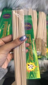ธูปสมุนไพรไล่ยุง กลิ่มหอม ไล่ได้ผล100% ขายแบบแพ็ค แพ็คละ 10 กล่อง(ใน1กล่องมี30ก้านคับ) รวมเป็น300ก้าน