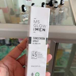 Ms Glow Sunscreen Spray: Proteksi UV untuk Kulit