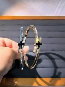 ReadyStock🔥Women Titanium Steel Bangle 18K Gold Bracelet Jewelry Gelang Tangan Perempuan Emas T0610