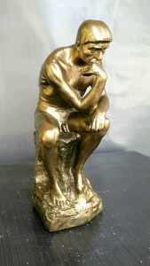 Tượng trang trí người đàn ông suy tư phong cách châu Âu. Dùng trang trí hoặc làm quà tặng  cao 26cm