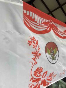 BENDERA LESPANG GAPURA GANG DAN BENDERA YOPIS MERAH PUTIH DIRGAHAYU
