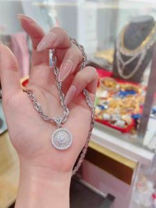 Dây chuyền xoắn lá nhỏ 3 ly kèm mặt tròn baguet đầu xoàn Kami trang sức sỉ
