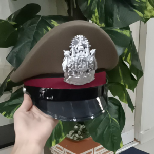 หมวกหม้อตาลนายตำรวจสีสนว.01 ทรงหวาย ปีกอ่อนกระดุมเงิน กระดุมดำ(พร้อมซองหมวกกันเปื้อน) ตัวโคลงฉลุสวยช่วยให้มีน้ำหนักเบาและระบายอากาศใส่สบายไม่อับชื้น