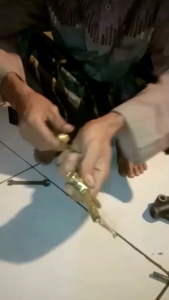 Treker Pembuka Klipan Shockbreaker Depan Motor & Treker Pembuka Karet Seal Shockbreaker Depan Motor