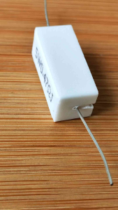 Resistor Kapur 5W 0.47 Ohm Resistor bisa untuk LED 12V Tahanan HPL led 12V