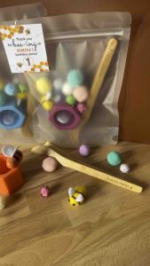 [SG stock] Birthday party goodie bag pack | Bee Theme kids fine motor sensory set | Children present door gift