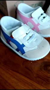 Sepatu Anak Perempuan Umur 1-2 Tahun Terlaris & Tips Memilih