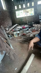 iris daging dan cacah tulang ayam dan kelapa