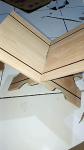 Rekal Meja Alquran Motif Kayu Putih Bergaris