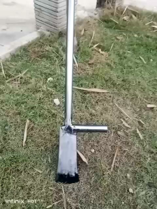 Dodos baja linggis galian tanah pakai pijakan kaki