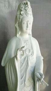 Tượng Quan Âm Bồ Tát đứng màu trắng cao 68cm.