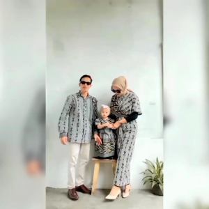 PREWEDDING BAJU TENUN CLARA CLASSICAL