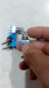 SAKLAR TOGGLE 3 pin SWITCH TOGGLE 3PIN - 3 Kaki Kecil ON-OFF