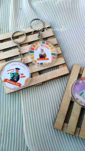 Gantungan kunci akrilik bulat give untuk kado graduation  birthday hadiah Costum nama dan foto 2 sisi bolak balik wisuda pernikahan gantungan kunci mobil motor tas