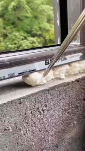 泡沫填缝剂 (1瓶) Foam Sealant 💯多用途应用 适合墙壁、窗框、管道周围等多处修补需求 轻松解决生活中的各种修缮问题