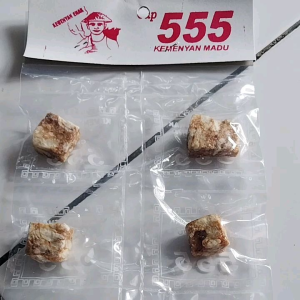 KEMENYAN/MENYAN MADU Cap 555 Besar 1pak isi 5 renteng