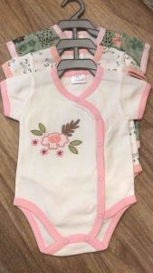 ชุดบอดี้สูท 3 ชุด ฟรุ้งฟริ้ง สวยหวาน น่ารักมาก ชุดเด็กผู้หญิง เสื้อผ้าเด็กผู้หญิง เสื้อผ้าเด็กแรกเกิดถึง 9 เดือน มีสต๊อกพร้อมส่ง มีเก็บเงินปลายทาง