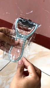 pisau kupas/peeler 2 in 1 alat pengupas wortel/ parutan sayuran