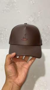 Topi Kulit Baseball Logo Besi coklat Uniseks Pria Wanita Model Terbaru Keren Dan Stylish