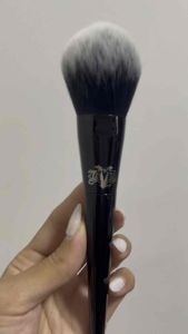 แปรงแต่งหน้าkvbด้ามสีดำหรูหราไม่มีกล่อง ใช้งานดีจิกสีดีขนแปรงนุ่มแนะนำคะ