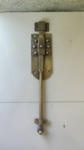 Grendel Pintu Kuningan Antik Motif Batavia 29 cm Antik 1 pcs