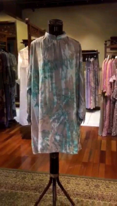 Cellina Tunik by Dian Pelangi LIMITED EDITION Blouse Baju Atasan Kemeja Blus Outfit Kerja Kantor Casual Formal Kerja Pesta Pernikahan Kondangan Wanita Hijaber Cantik Anggun Modis Modern Elegan Mewah Model Korea Terbaru Motif Batik Abstrak Kekinian