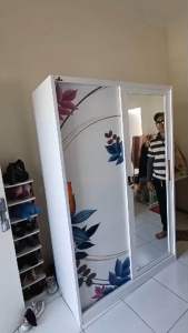 Lemari Baju Sliding Besi MM-1200SL Mulbery - Lemari Baju Sliding - Almari Baju Besi Sliding Kaca - Lemari Baju Besi - Lemari Pakaian Besi