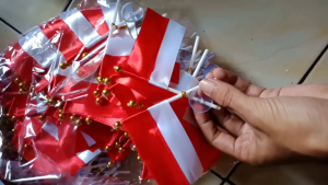 ISI 100 PCS/BENDERA SILANG MERAH PUTIH/BENDERA DOP KACA