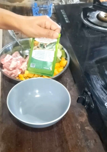 ผงแกงใบย่านาง ผงปรุงรสมีชัยฟู้ด แพค 5 ซอง 105 บาท