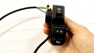 Công tắc đèn /xi nhan/còi 3 trong 1 dụng cho xe đạp Cụm đèn/ còi /xi nhan dụng cho hầu hết các dòng xe điện thông dụng phụ kiện phụ tùng xe điện